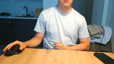 thecuteguy144949 online show from June 3, 3:17 pm