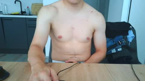 thecuteguy144949 online show from June 17, 9:34 am