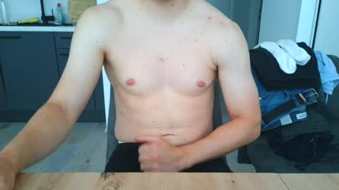 thecuteguy144949 online show from June 18, 8:36 am