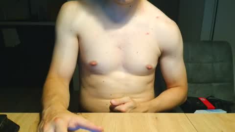 thecuteguy144949 online show from June 18, 9:30 pm