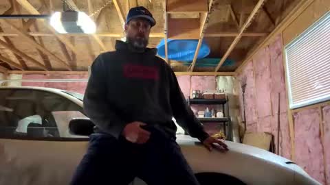 Carter Bates online show from April 22, 10:11 pm