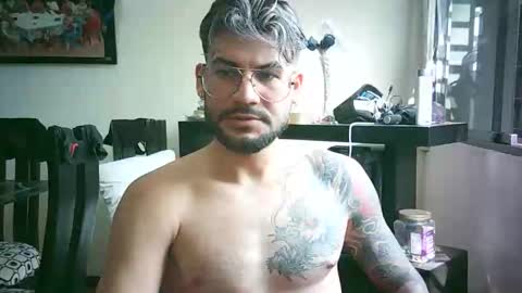Snapshot of thedragonboyxxx chatting on April 12, 1:27 pm thedragonboyxxx online show from April 12, 1:27 pm