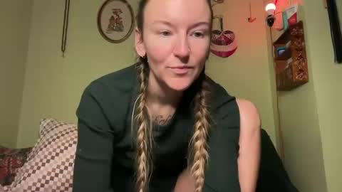 Fae online show from November 16, 9:31 pm