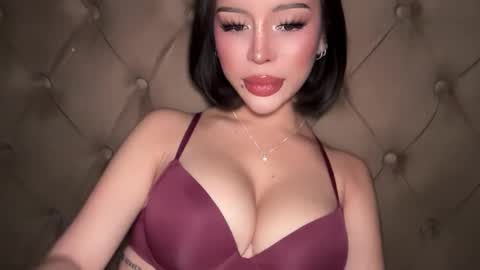 Elle  dont forget to folloW me and thumbs up online show from March 9, 4:27 am