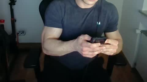 Snapshot of theguyfrombehind chatting on January 10, 9:11 am Alex online show from January 10, 9:11 am