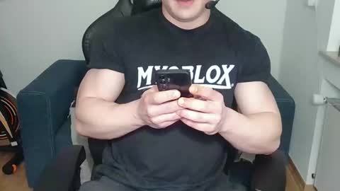 Snapshot of theguyfrombehind chatting on April 5, 7:05 am Alex online show from April 5, 7:05 am