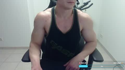 Snapshot of theguyfrombehind chatting on June 12, 1:26 am Alex online show from June 12, 1:26 am