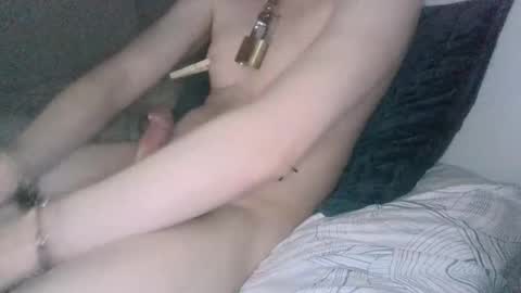 Snapshot of thehoodedsubb chatting on November 13, 6:45 am thehoodedsubb online show from November 13, 6:45 am