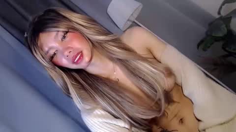 laisa online show from May 27, 1:35 am