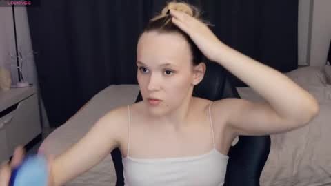 Lily online show from June 6, 9:19 pm
