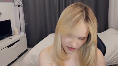 Lily online show from June 7, 8:45 pm