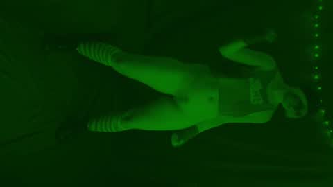 Snapshot of thehungmantis chatting on December 12, 2:26 am thehungmantis online show from December 12, 2:26 am