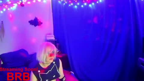 Snapshot of thehungmantis chatting on March 5, 7:17 pm thehungmantis online show from March 5, 7:17 pm