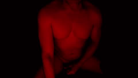 Snapshot of thehungmantis chatting on October 13, 5:29 am thehungmantis online show from October 13, 5:29 am