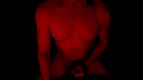 Snapshot of thehungmantis chatting on October 20, 2:56 am thehungmantis online show from October 20, 2:56 am