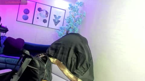 Theia  online show from December 1, 12:32 pm