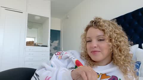 Snapshot of theislandgirl chatting on January 16, 8:46 pm Lily Marie online show from January 16, 8:46 pm