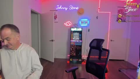 Snapshot of thejohnnystone chatting on January 21, 1:29 am Johnny Stone online show from January 21, 1:29 am