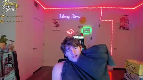 Snapshot of thejohnnystone chatting on February 19, 1:18 am Johnny Stone online show from February 19, 1:18 am