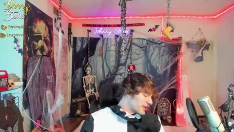 Snapshot of thejohnnystone chatting on October 8, 12:08 am Johnny Stone online show from October 8, 12:08 am