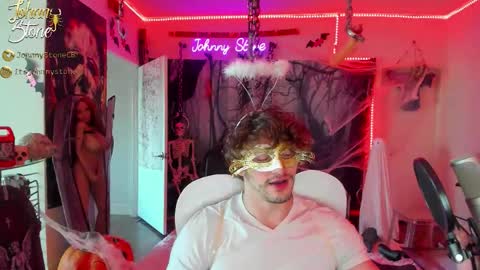 Snapshot of thejohnnystone chatting on October 16, 12:11 am Johnny Stone online show from October 16, 12:11 am