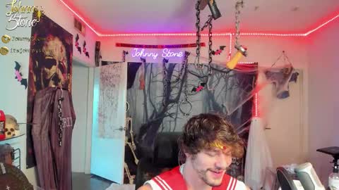 Snapshot of thejohnnystone chatting on October 31, 12:22 am Johnny Stone online show from October 31, 12:22 am