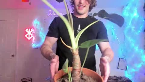 Snapshot of thejohnnystone chatting on February 13, 1:23 am Johnny Stone online show from February 13, 1:23 am