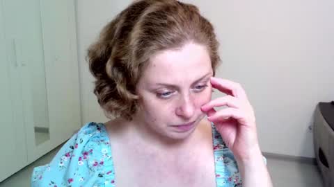 Ella online show from December 9, 2:49 pm