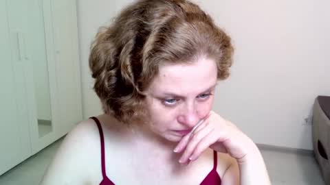 Ella online show from December 18, 6:46 pm