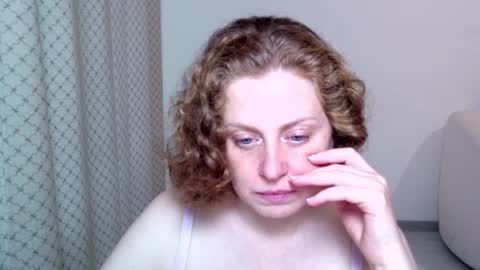 Ella online show from December 5, 8:12 am