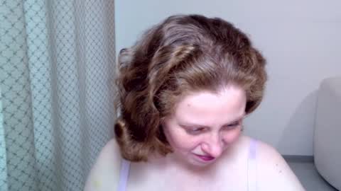 Ella online show from December 14, 11:26 am