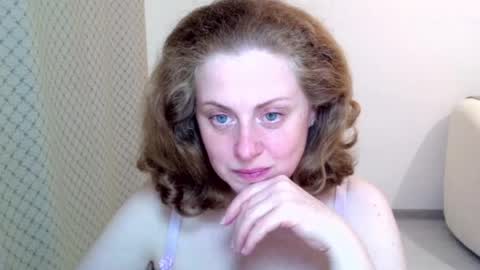 Ella online show from May 18, 6:36 pm