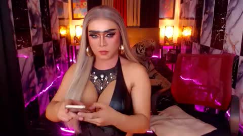 Paula online show from December 19, 8:10 am