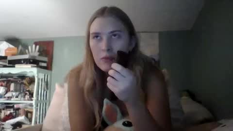 Little Bambii online show from November 30, 9:08 pm