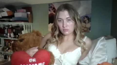 Snapshot of thelittlebambii chatting on February 9, 12:25 am Little Bambii online show from February 9, 12:25 am