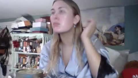 Snapshot of thelittlebambii chatting on February 13, 1:34 am Little Bambii online show from February 13, 1:34 am