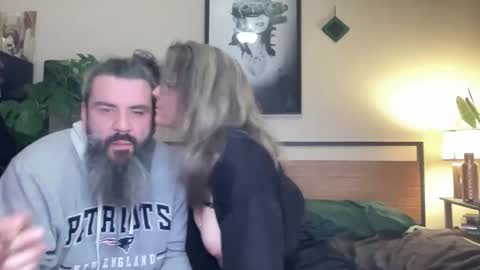 Snapshot of thematedpair chatting on January 8, 4:59 am The Mated Pair online show from January 8, 4:59 am