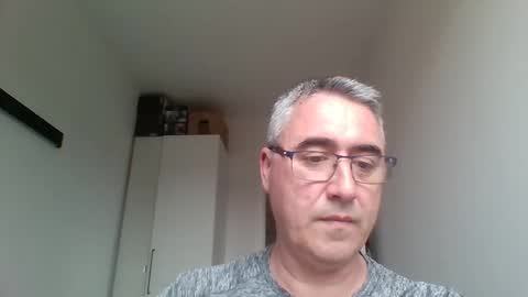 Snapshot of themohican chatting on April 11, 3:27 pm Themohican online show from April 11, 3:27 pm