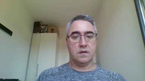 Snapshot of themohican chatting on May 6, 7:24 am Themohican online show from May 6, 7:24 am