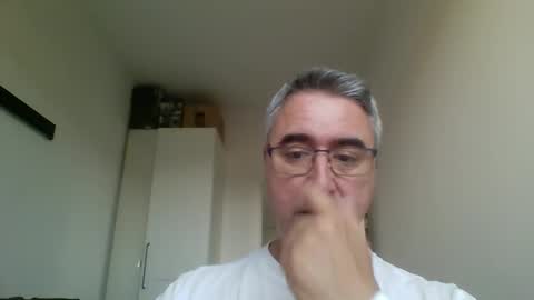 Snapshot of themohican chatting on May 11, 11:38 am Themohican online show from May 11, 11:38 am