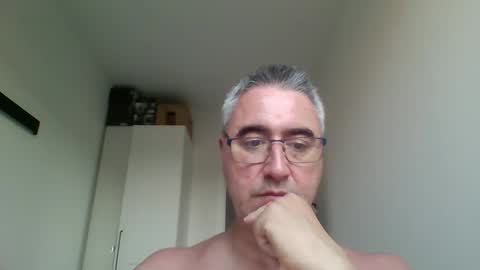 Snapshot of themohican chatting on May 31, 12:56 pm Themohican online show from May 31, 12:56 pm