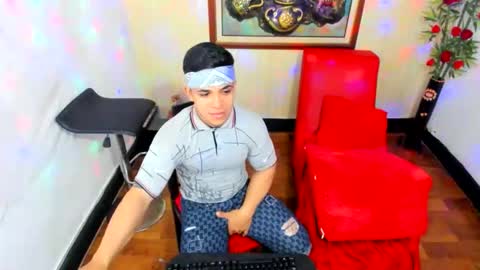 themuscularvenezuelanman online show from March 6, 3:25 am