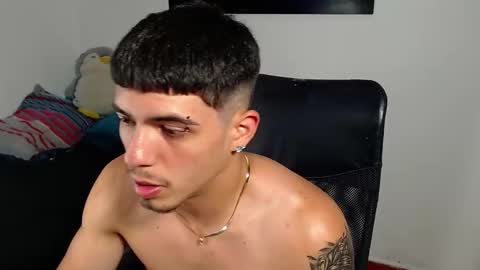 Snapshot of theo_levis chatting on March 27, 8:30 pm theo_levis online show from March 27, 8:30 pm