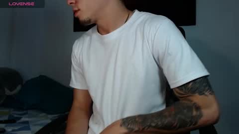 theo_levis online show from April 21, 9:06 pm