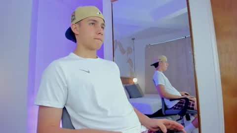  THEO- MATEO  online show from December 16, 12:27 pm