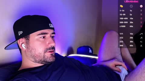 Snapshot of theoravi chatting on December 16, 2:04 am Theo Ravi online show from December 16, 2:04 am