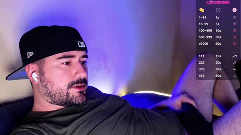 Snapshot of theoravi chatting on December 23, 2:24 am Theo Ravi online show from December 23, 2:24 am