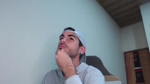 Santiago Enrique online show from February 7, 4:49 am