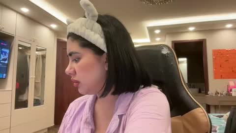 Snapshot of therealcamilabaddie chatting on October 17, 4:15 am therealcamilabaddie online show from October 17, 4:15 am