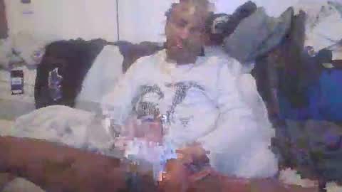Snapshot of therealgrosse chatting on February 23, 6:49 pm Grosse or fatblakcocc4u420 online show from February 23, 6:49 pm